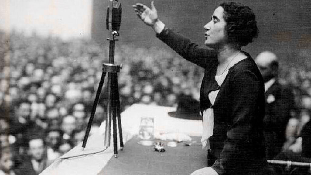 InesArrimadas's tweet photo. Hace 90 años se aprobaba el sufragio femenino en España. Un avance histórico liderado por la liberal Clara Campoamor, un gran hito de la lucha por la igualdad y la libertad en nuestro país. Honremos la memoria de esta gran mujer y de todos los que lo hicieron posible 🇪🇸
#1Octubre https://t.co/F6GF259JlR