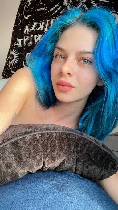 Good morning🦋 https://t.co/YSZTdBSzmb