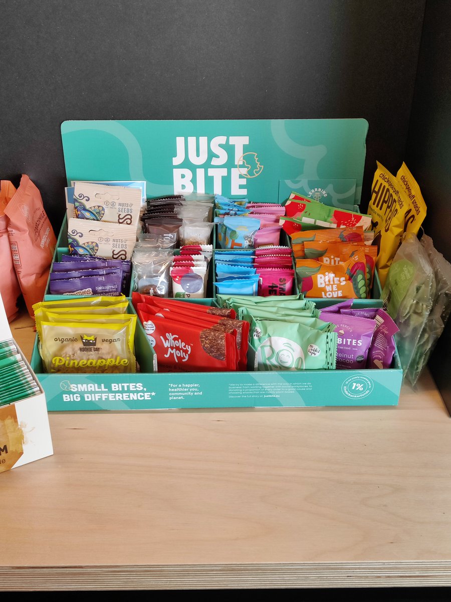 escbelgie's tweet photo. Vegan en healthy snacks van JustBite op kantoor! Fantastische boost voor dat post-lunch dipje. Of voor bij de ochtendkoffie. Of gewoon...om constant van te snacken. #healthy #gezond #atheoffice https://t.co/ba20Y5fI9n
