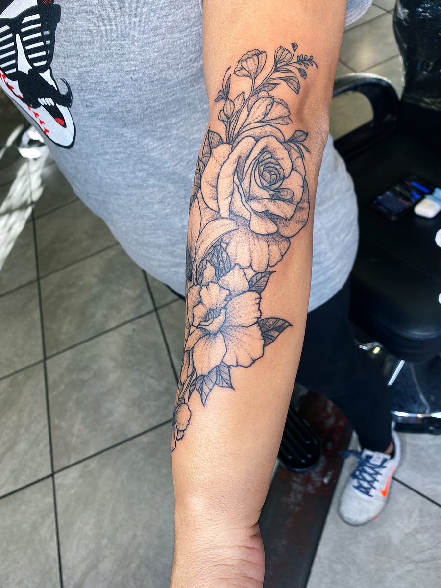 shvnette's tweet image. I really think flowers are my jam