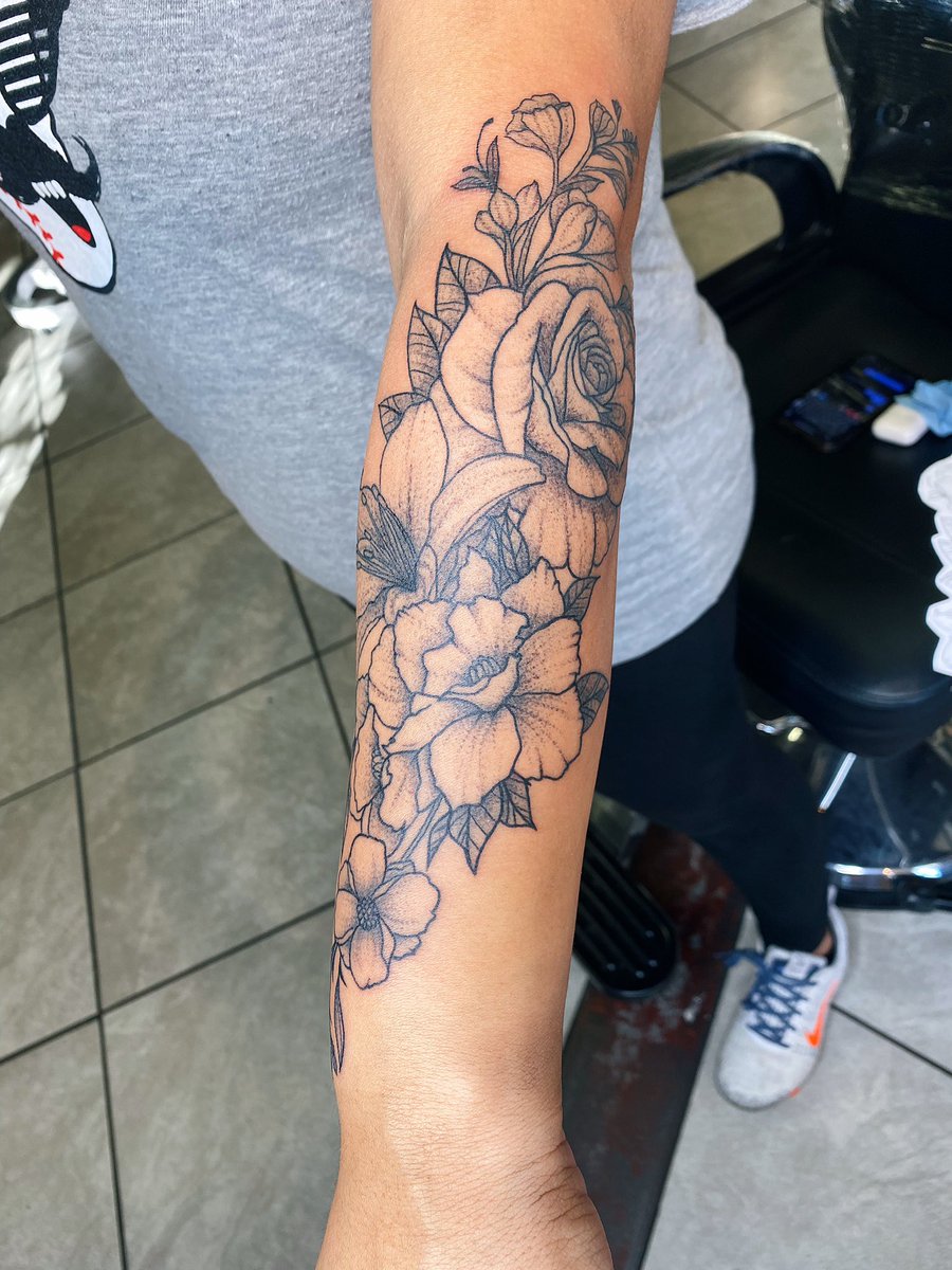 shvnette's tweet image. I really think flowers are my jam