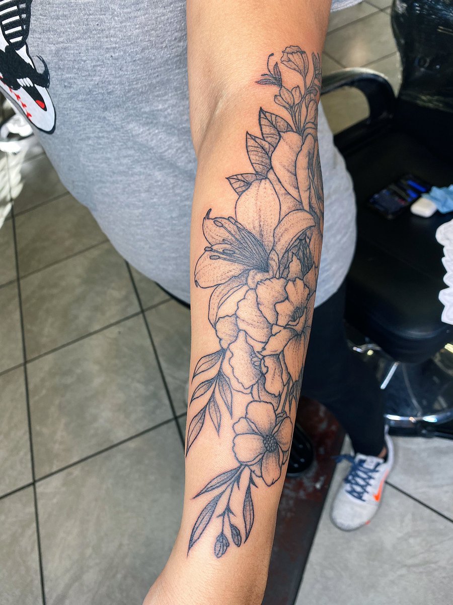 shvnette's tweet image. I really think flowers are my jam