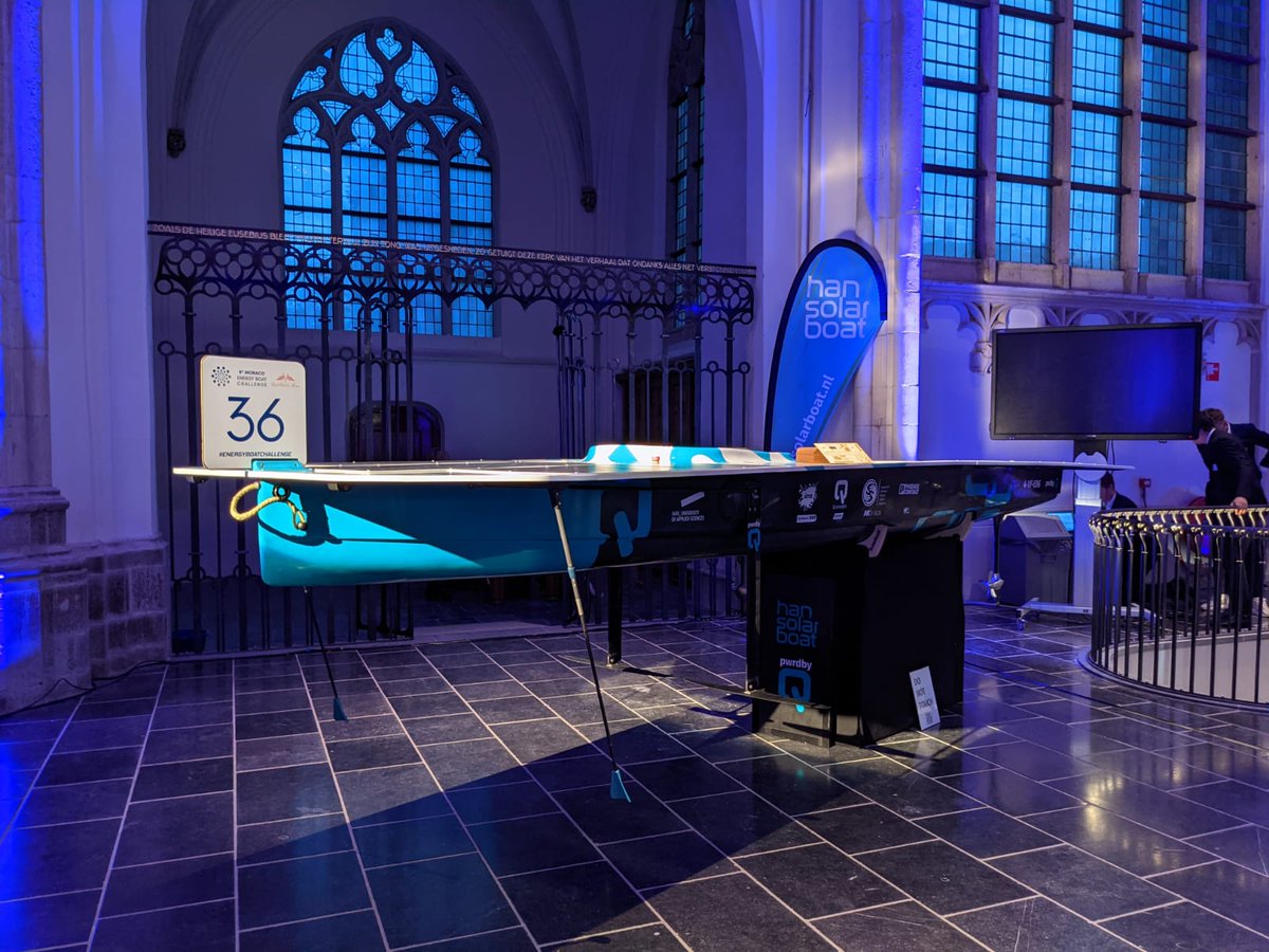 HANSolarboat's tweet photo. Gisteren lag onze boot niet in het water, maar stond onze boot te pronken bij de expo van de 'Innovatiefste Student van Nederland 2021'. Wij hebben genoten, @InnovateArnhem bedankt voor de fantastische avond!

@HANnl @ArnhemEusebius https://t.co/AKe5FBZTTA