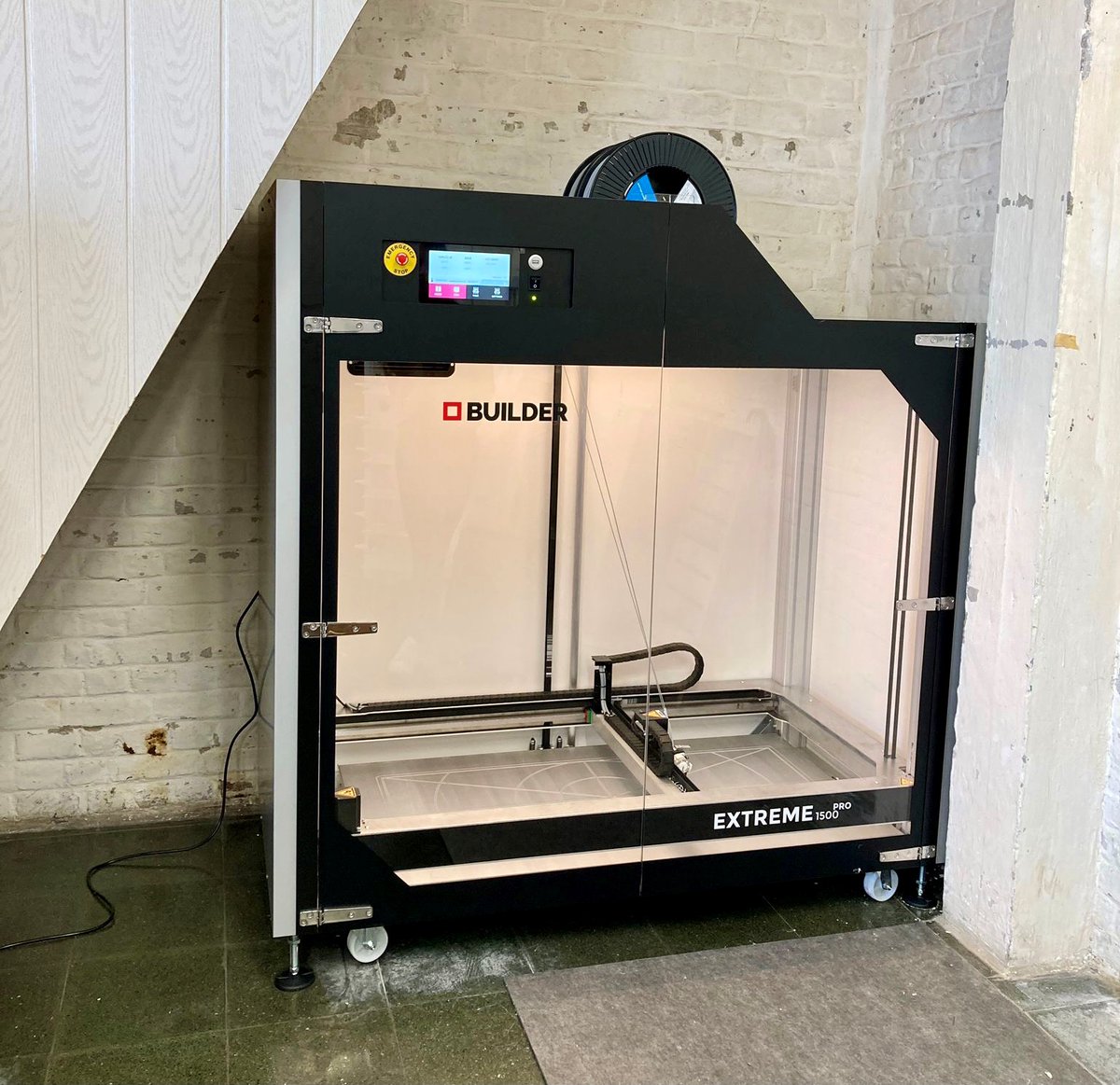 builder3Dprint's tweet image. A perfect fit! Earlier this week we installed a brand new Extreme 1500 PRO in Belgium. Limited office space doesn&apos;t mean you cannot have your own industrial 3D printer. The machine fits perfectly into the smallest corner of the office. #builder3dprinters #3dprinting