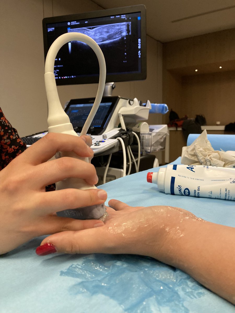 collas_d's tweet photo. Nothing better to start the day with a little ultrasound session at #BCR2021 https://t.co/PJB0G3FFpC