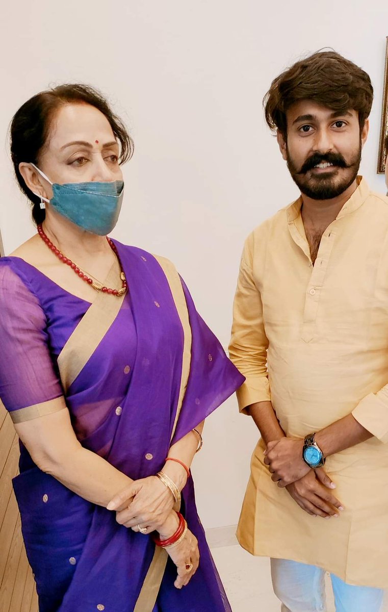 Th_PraveenBJP's tweet photo. वृन्दावन स्थित ओमेक्स सिटी में मथुरा की यशस्वी सांसद माननीया श्रीमती हेमा मालिनी जी से उनके निज निवास पर शिष्टाचार भेंट हुई 

@dreamgirlhema https://t.co/MlCmCrigtO