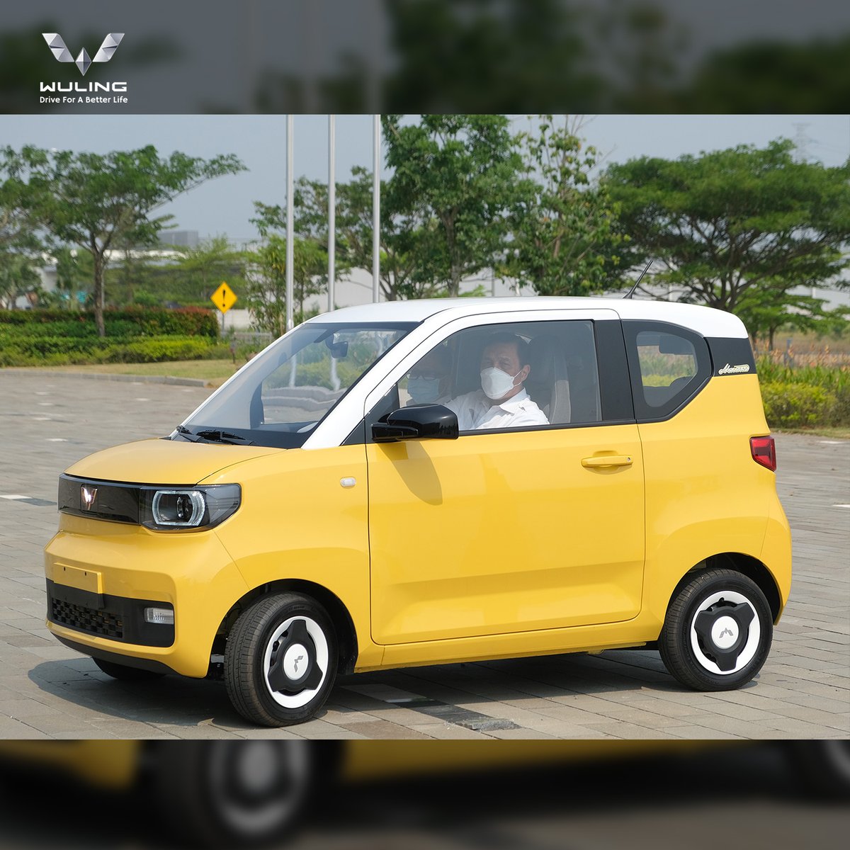 WulingMotorsID's tweet photo. Pada kesempatan ini, Mr. Shi Guoyong memaparkan rencana ke depan perkembangan kendaraan listrik Wuling yang saat ini telah dipasarkan di Tiongkok dengan beserta ragam teknologi yang dimiliki oleh tiap-tiap lini, mulai dari #E100, #E200, #E300, hingga #MiniEV. (4) https://t.co/4fGWqsW94u