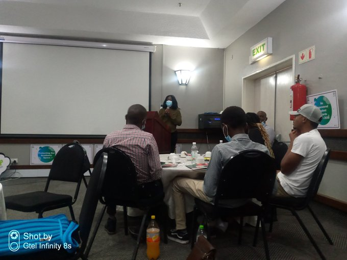 MwanasikanaW's tweet photo. Mwanasikana Wanhasi is currently attending #SAFRAP
@YetTrust Director @RosewitaK gives opening remarks at the SAFRAP orientation meeting. Today is day 3.She mentions of how covid19 has affected various programs and students.@sos_zimbabwe @ZBCNewsonline @PlanZimbabwe https://t.co/plFnmJhr7w