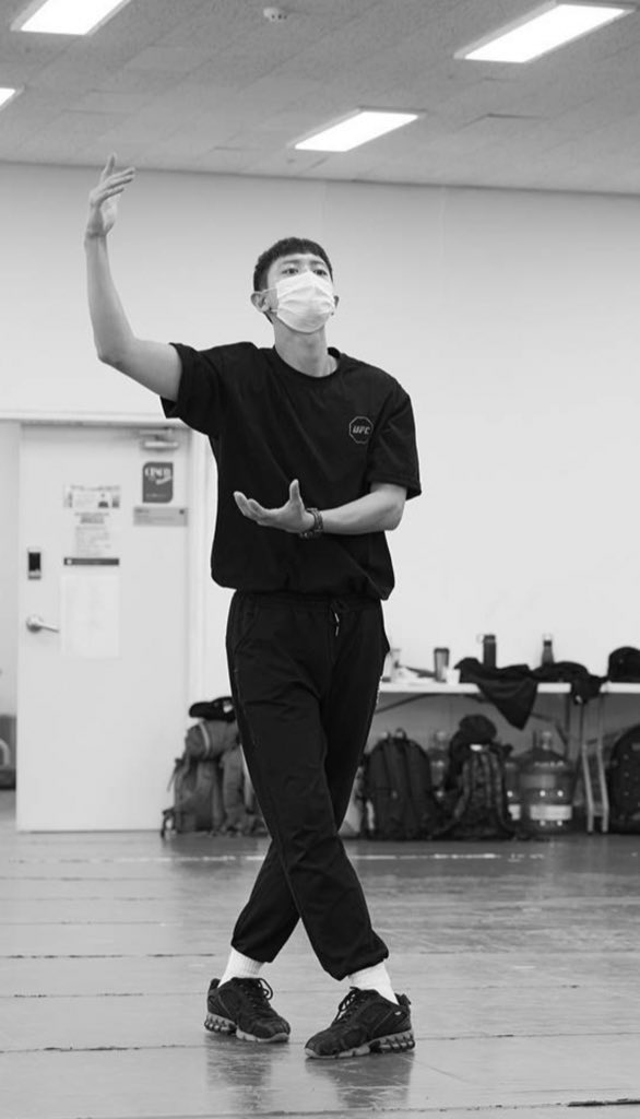 hotsummmer's tweet photo. หล่อ แบบทำใจลำบาก https://t.co/ClfJK5efCG