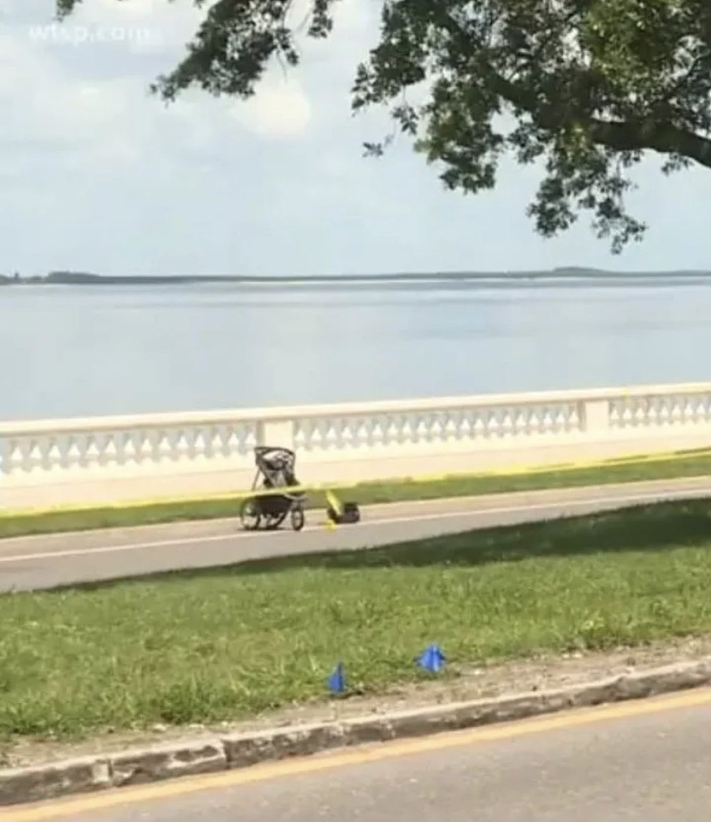 CHerrin101's tweet photo. they definitely tampered with the stroller but they were not smart,while changing the strollers position,they forgot to keep the bag near the stroller!!! a liar always leaves clue behind😏 #florida #floridajustice #tampa #JusticeForCameron #justiceforcameronherrin #TampaBayFL https://t.co/og0ghUDdPo