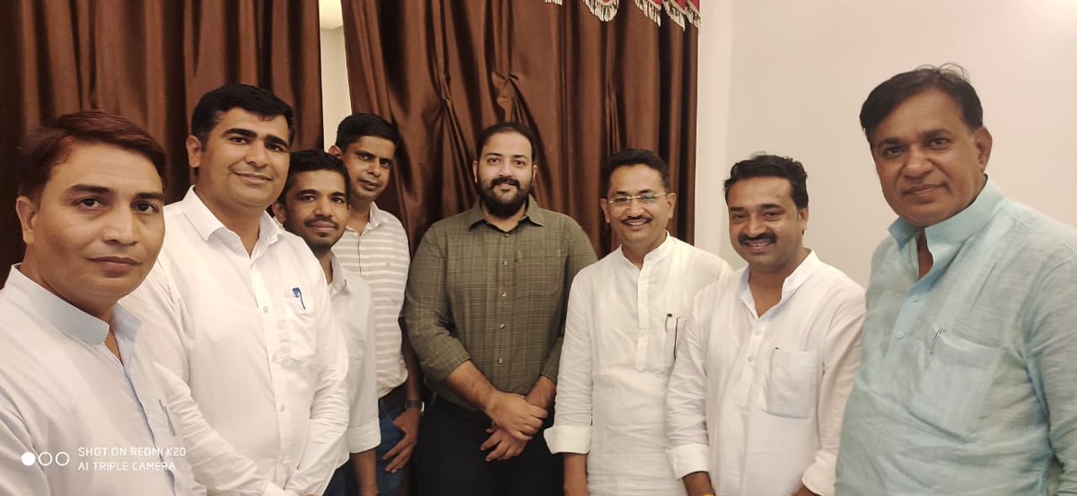 PRESIDENTBKN2's tweet photo. आज जयपुर में शिक्षामंत्री महोदय @GovindDotasra जी को जन्मदिवस की बधाई दी व
आदरणीय @MohanSihag24 के सानिध्य में  शिक्षा मंत्री जी व निदेशक महोदय श्रीमान @Sos_Sourabh जी को 21-22 की प्रधानाचार्य DPC/नोशनल परिलाभ हेतु ज्ञापन सौंपा। @SumerKhatana8 @Bhanwar99gujar @DrPankajOswal https://t.co/qPn9WntBuh
