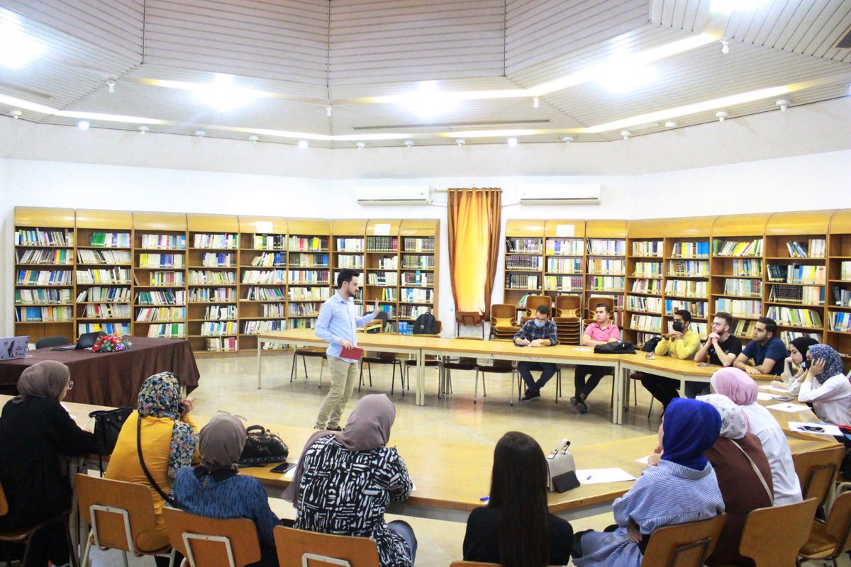 FutureEng10's tweet photo. "لماذا نذهب إلى الجامعة؟"
كان هذا السؤال الذي استفتح به م. كريم عايش لقاءً بعنوان University Best والذي هدف إلى مساعدة طلبة الجامعة على استكشاف التخصص وبناء خطة واضحة للاستفادة من السنوات الجامعية، وتحويلها من مجرد تجربة دراسية روتينية إلى تجربة حقيقية تفيد في المستقبل المهني https://t.co/6ccy0i4fNT