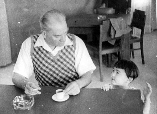 husnuferr's tweet photo. #1Ekim
#DünyaKahveGünü ☕

Atatürk kahveyi çok severdi, biz de Atatürk'ü. 💙 https://t.co/iI43e8xR9R