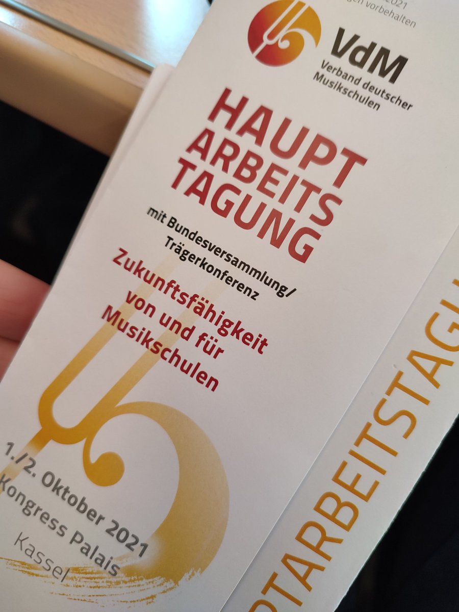 Auf dem Weg nach Kassel. Freue mich auf Input und Austausch und darauf, die "Figuren" aus den Zoom-Konferenzen in echt zu sehen.
#verbanddeutschermusikschulen