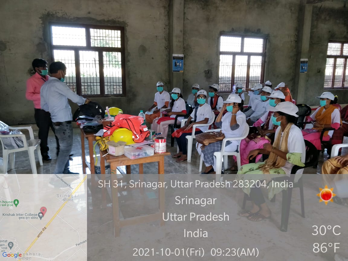 BloomingMulti's tweet photo. Day 2nd day of #RPL training under #SANKALP scheme for Assistant Decorative Painter #JobRole
Blooming Life conducted training at Pachokara #Firozabad #UttarPradesh in 
@PaintsnCoatings @UPSDMOfficial 
#SkillWithPCSC #Skills4All #SkillIndia #AbSkillsKiBari #AzadiKaAmritMahotsav https://t.co/xEpn7JoA5C