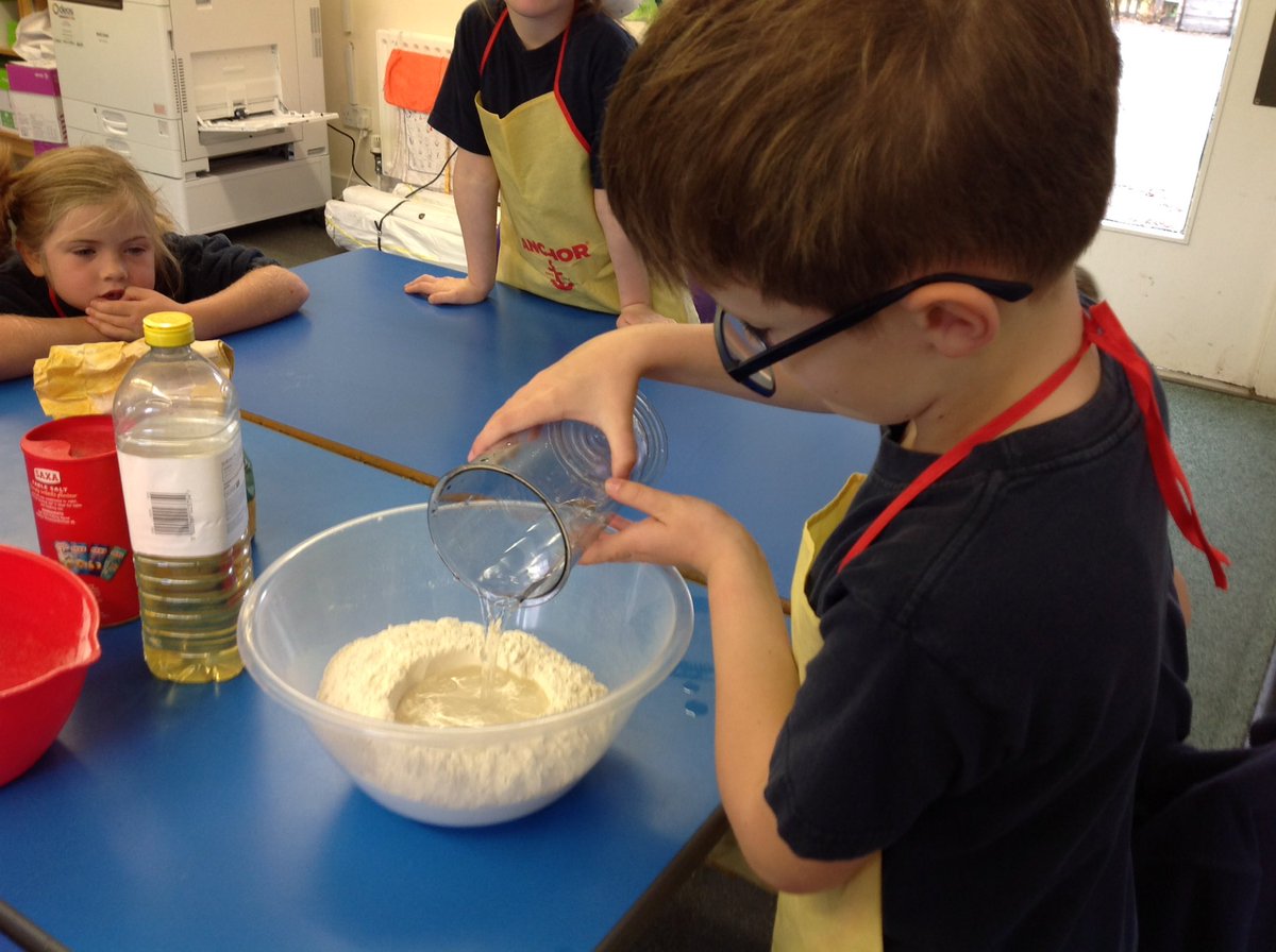 BreamoreSchool's tweet photo. Pembroke Class loved baking their Harvest loaf.  Look out for it at our Harvest Service on Monday! @CofEWinchester @AvpFamilies https://t.co/MYKnb9ym3e