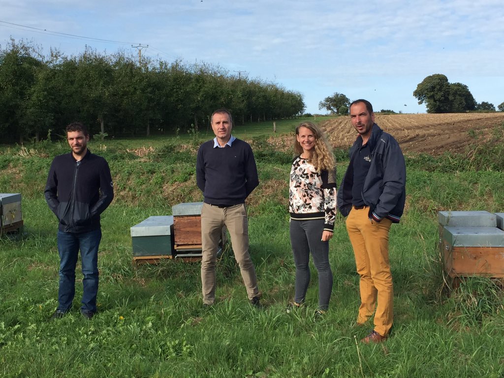 NegoceExpansion's tweet photo. Merci à notre membre #D2N, pour l’organisation d’une conférence de presse @vert_lavenir.  Avec les ruches connectées, le dialogue entre agriculteurs et apiculteurs s’engage. https://t.co/pY9xi0xCiV