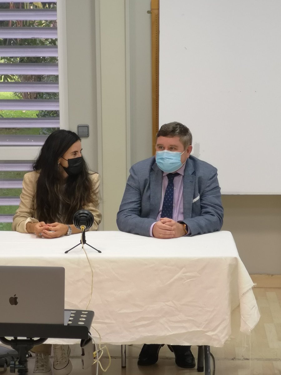 FundacionORCAM's tweet photo. Raquel Rivera, directora gerente de la Fundación ORCAM, presenta el ciclo junto a Francisco Javier Jiménez Muñoz, Coordinador de Extensión Universitaria de la UNED (@UNEDMadrid), destacando el éxito del proyecto desde su inicio y la fructuosa colaboración entre las instituciones. https://t.co/BRPUtmChMT