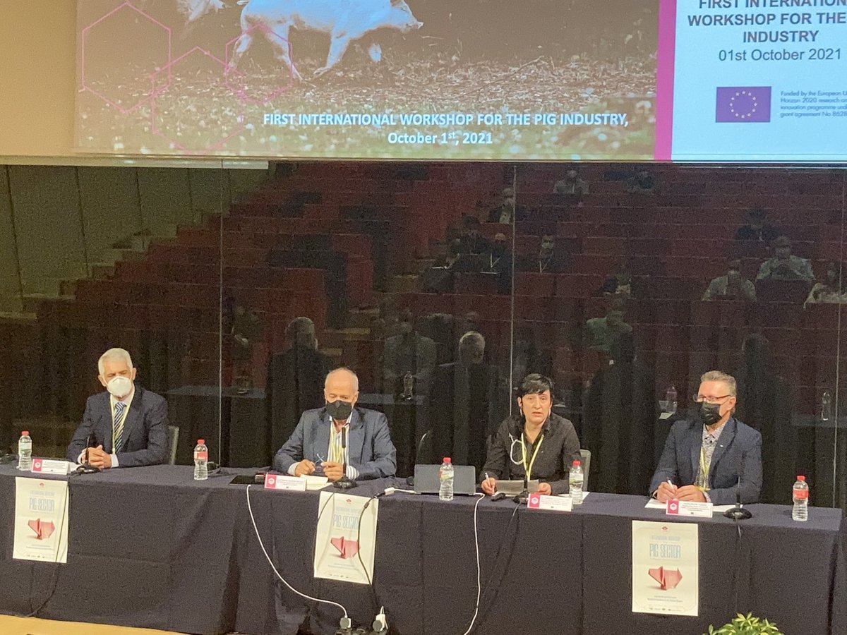 PORCAT1's tweet photo. PORCAT present a la Jornada de JARC sobre la vacuna de la PPA #VACDIVA https://t.co/NaGjviK0Nw