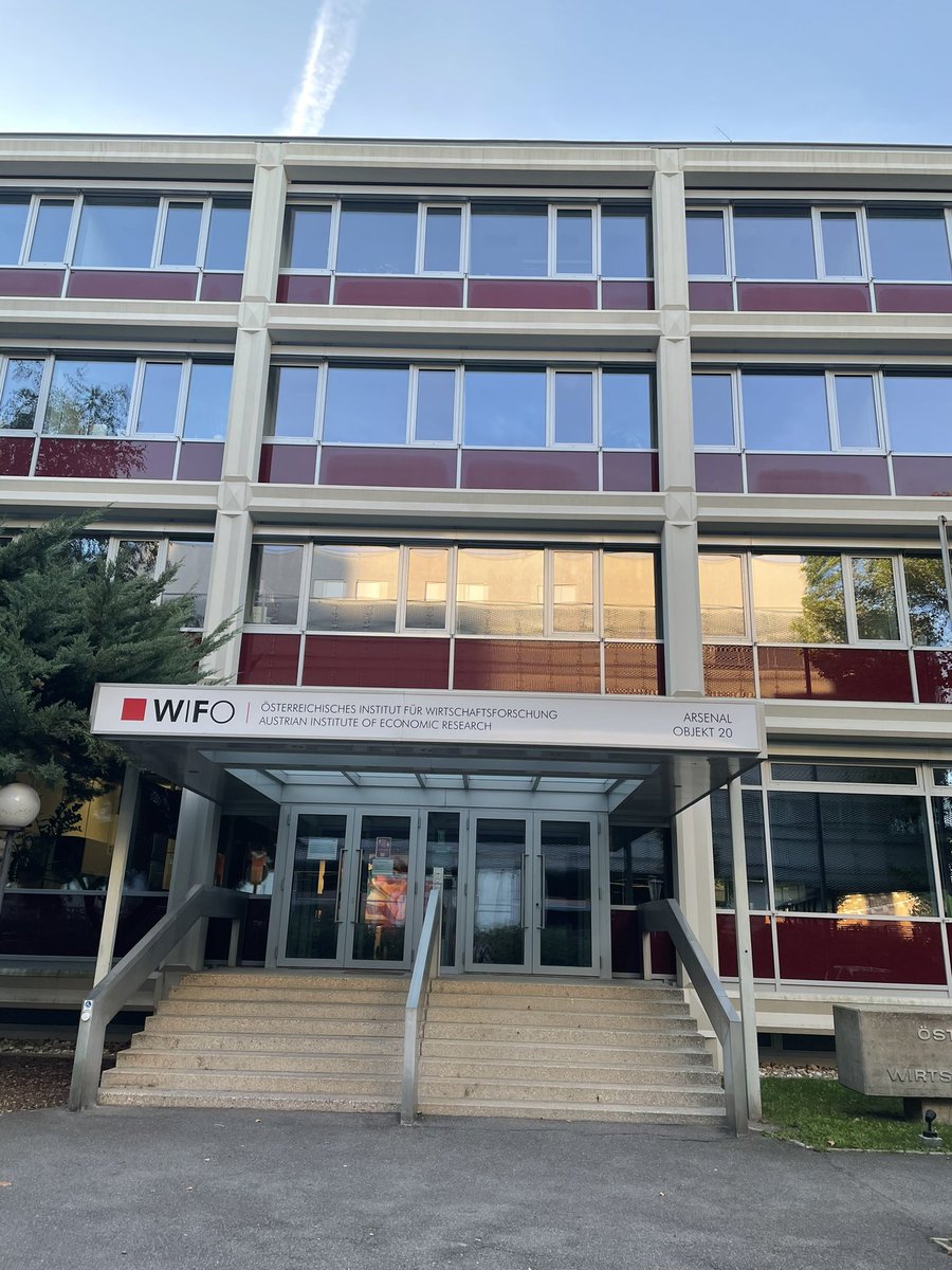 GFelbermayr's tweet photo. Heute ist mein erster Arbeitstag an @WIFOat und @WU_econ .
Freue mich auf die neue Herausforderung in der alten Heimat! Und danke für alle Unterstützung und das große Wohlwollen.
Werde mich auch in Deutschland weiter zu Wort melden, zB im Beirat des @BMWi_Bund ! https://t.co/fHFxIawGPw