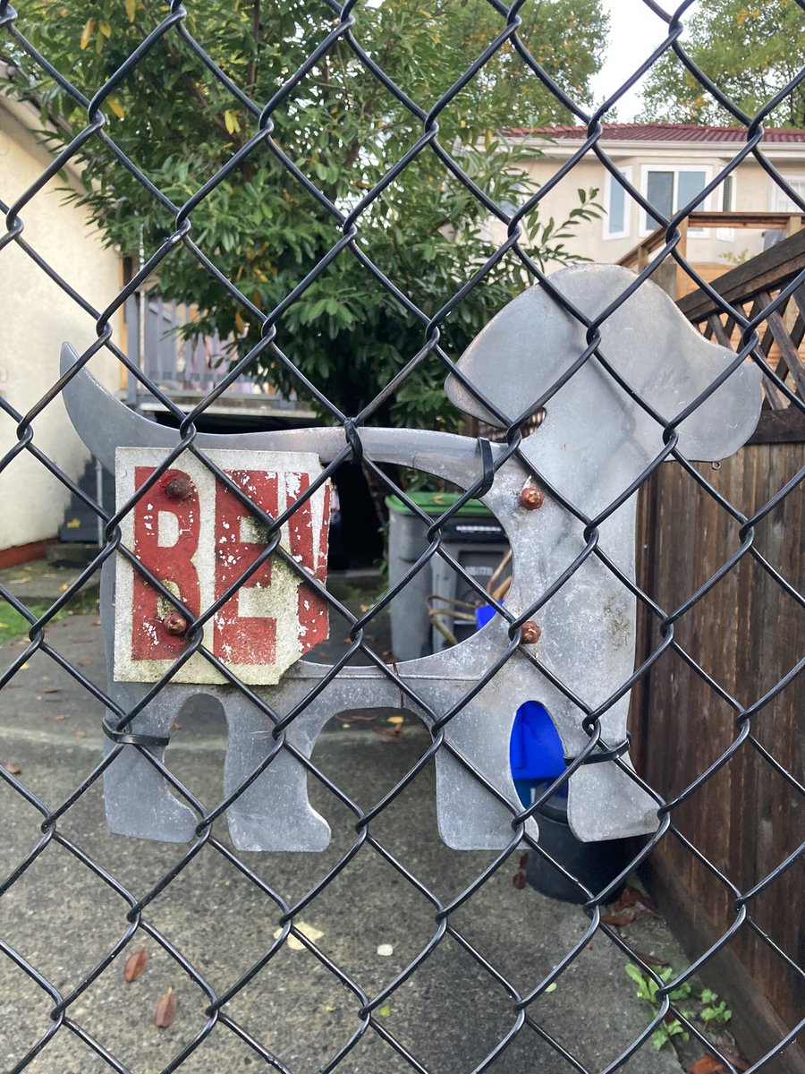 be dog. 
#foundtype #typography #graphicdesign #eastvan #alleyway