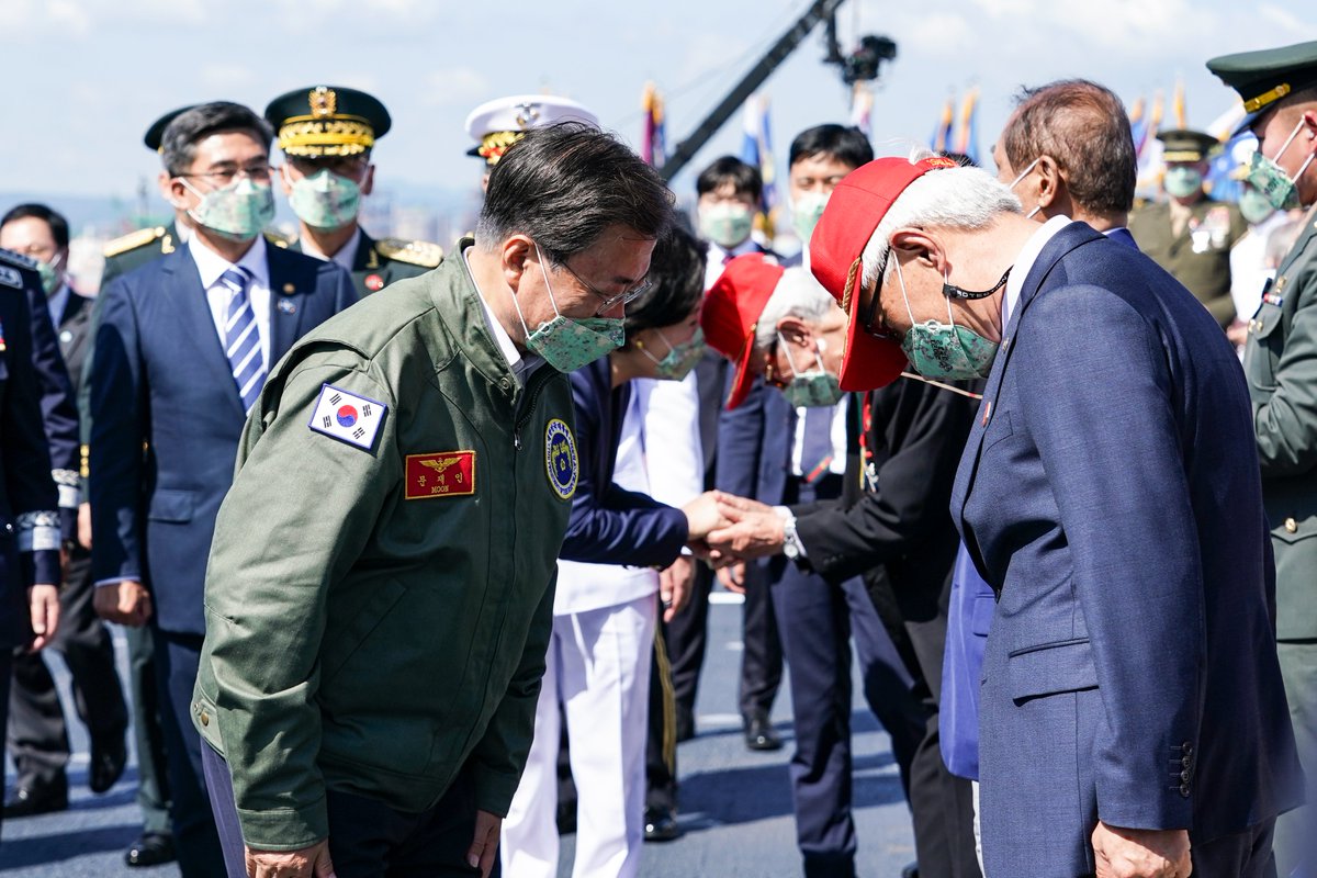 국민의 생명과 안전을 위협하는 
그 어떤 행위에 대해서도
정부와 군은 단호히 대응할 것입니다.
국민들께서도 더 큰 신뢰와 사랑으로 
늠름한 우리 장병들을 
응원해 주시기를 바랍니다.
반드시 우리 군과 함께 
완전한 평화를 만들어내겠습니다.

youtu.be/PXGinfuuUbw