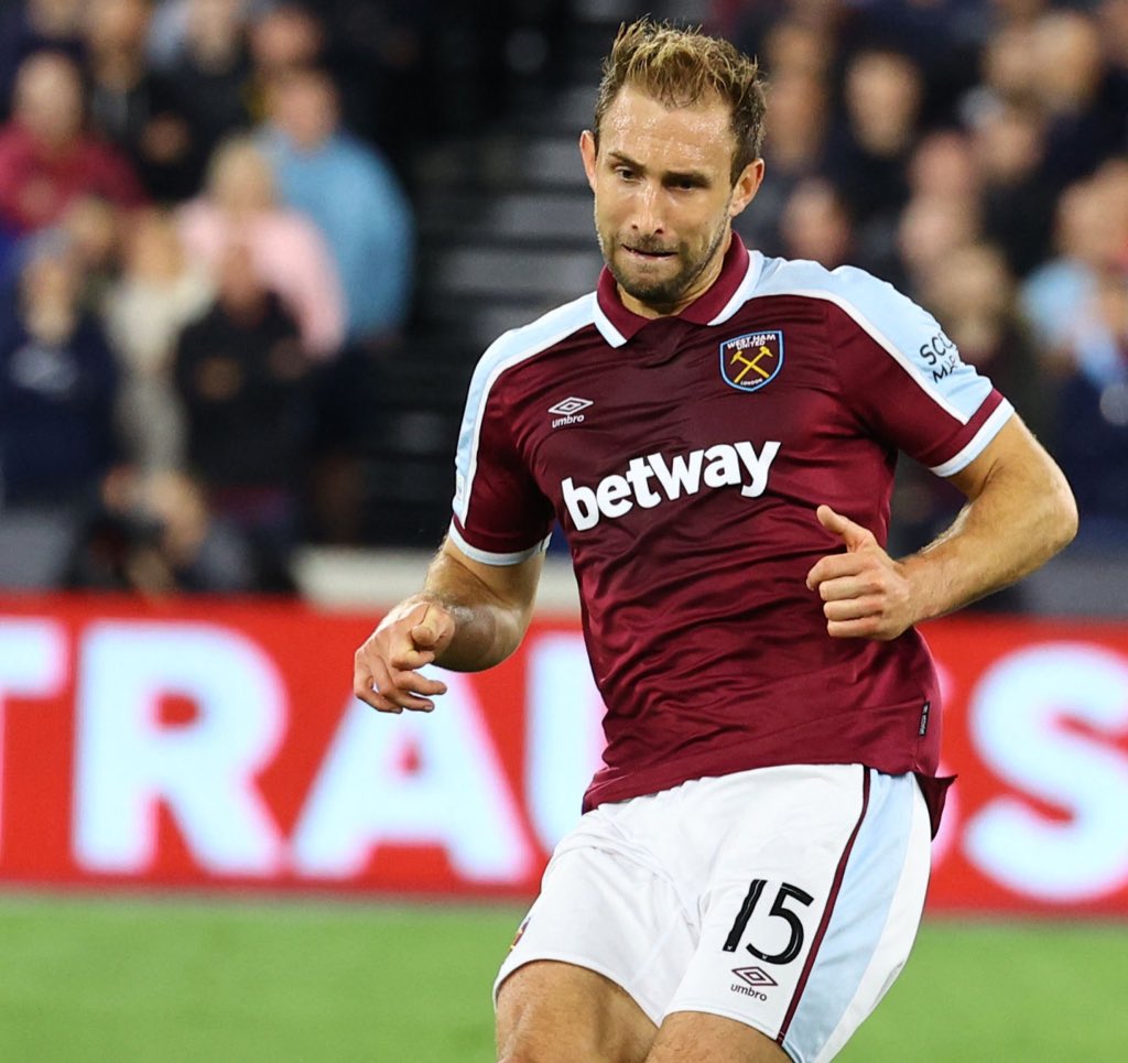 WestHamViews_'s tweet photo. Craig Dawson is playing a similar role this season to what James Collins played for us in the 2015/16 season.

He knows he's not going to be playing consecutive games, but when he does get his chance he will put in 100% and be solid at the back.

👏⚒️ #WHUFC #COYI https://t.co/qxl0catHBA