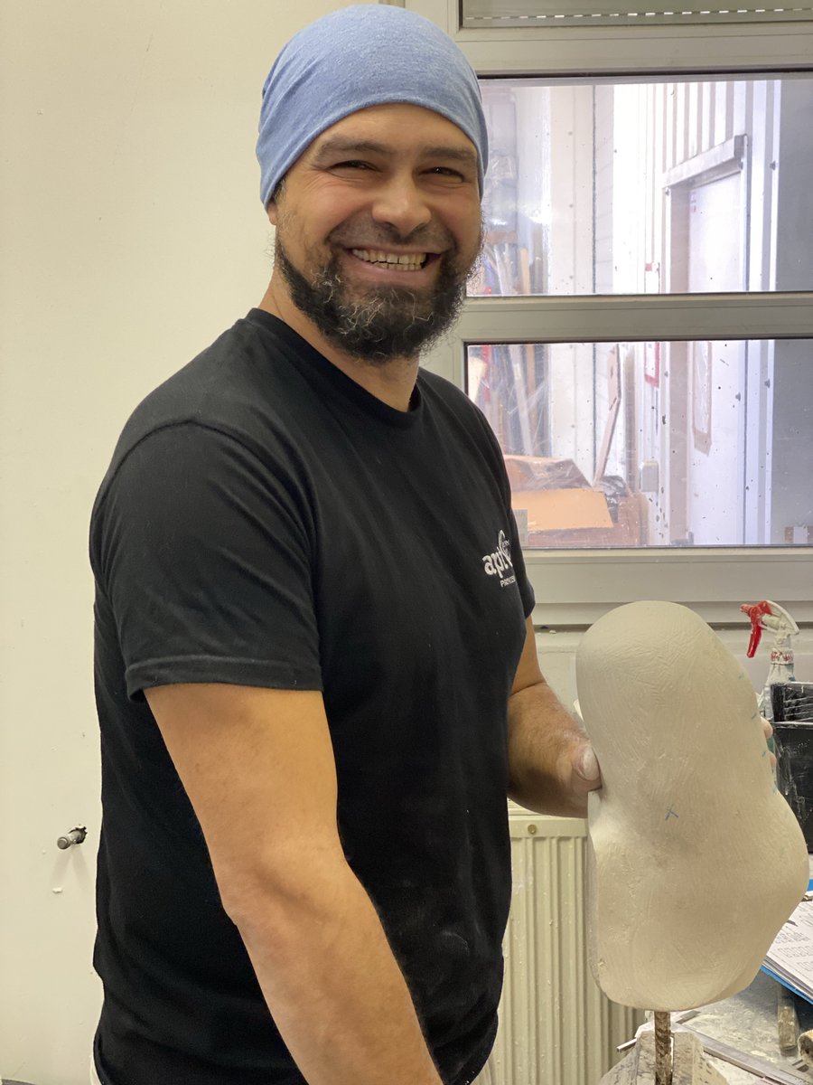 AProthesen's tweet photo. Neue Orthopädietechnik-Power für Trier. Der 44 Jährige Sami ist mit Freude und Leidenschaft dabei. Wenn der mehrfache Vater grad nicht an der Werkbank steht, kümmert er sich um Bienen- denn als Hobbyimker geht ihm bei den Tieren das Herz auf. 
#gemeinsamweitergehen #trier https://t.co/VG3w6nk76o