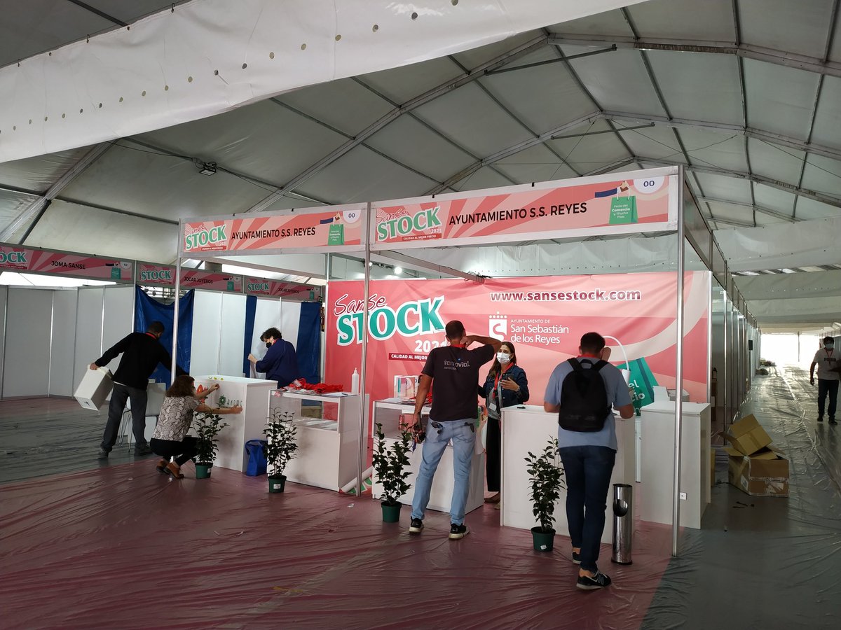 APADISASOC's tweet photo. Comenzamos la aventura de la Feria #SanseStock montando el Stand donde estaremos todo el fin de semana informando de todas las ventajas que supone formar parte del #EfectoAPADIS
¡Ven y podrás comprar productos de artesanía únicos! #conoceAPADIS https://t.co/gIiyTlR1tX