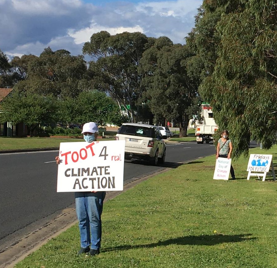 Six at today's #FridaysForFuture in Bairnsdale. Plus a further 9 down the road for FOE #ClimateActionDay