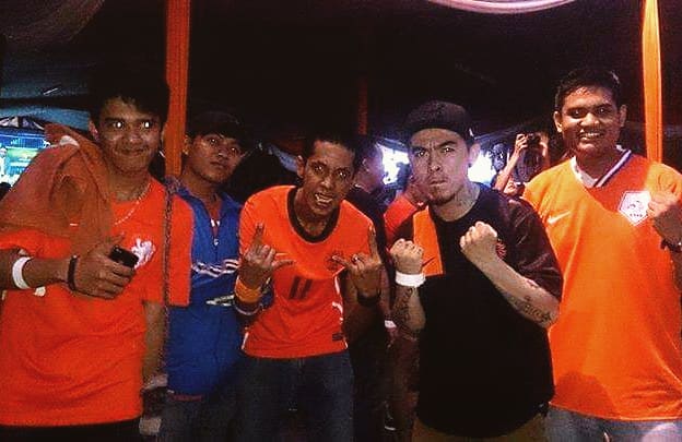 HollandersIndo's tweet photo. Gefeliciteerd met je verjaardag @callmebee01 of #SaintLoco !! 🎉🍻🎂 
#birthdayboy #gefeliciteerd
. 
.
#HupHolland #OranjeBoven 
#HollandersIndonesia #SamenAchterOranje 
#OnsOranje #erasmushuis
#nederland #netherlands
#Holland  #dutch   #BeeryManoch #NandoGoodboy #nedcos https://t.co/YxQf3IuHJZ