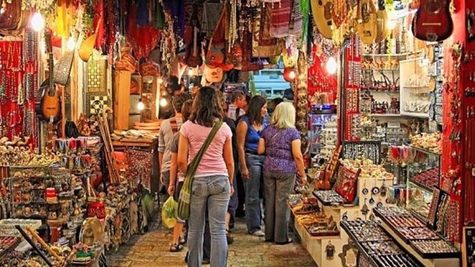 ToristyTweets's tweet photo. Have you shopped around Delhi markets in India? We are looking for #travelbloggers #travellers that will help us tell the story. Please share, RT, contact us. https://t.co/erohu65Ksv https://t.co/J4s2q8eMHM