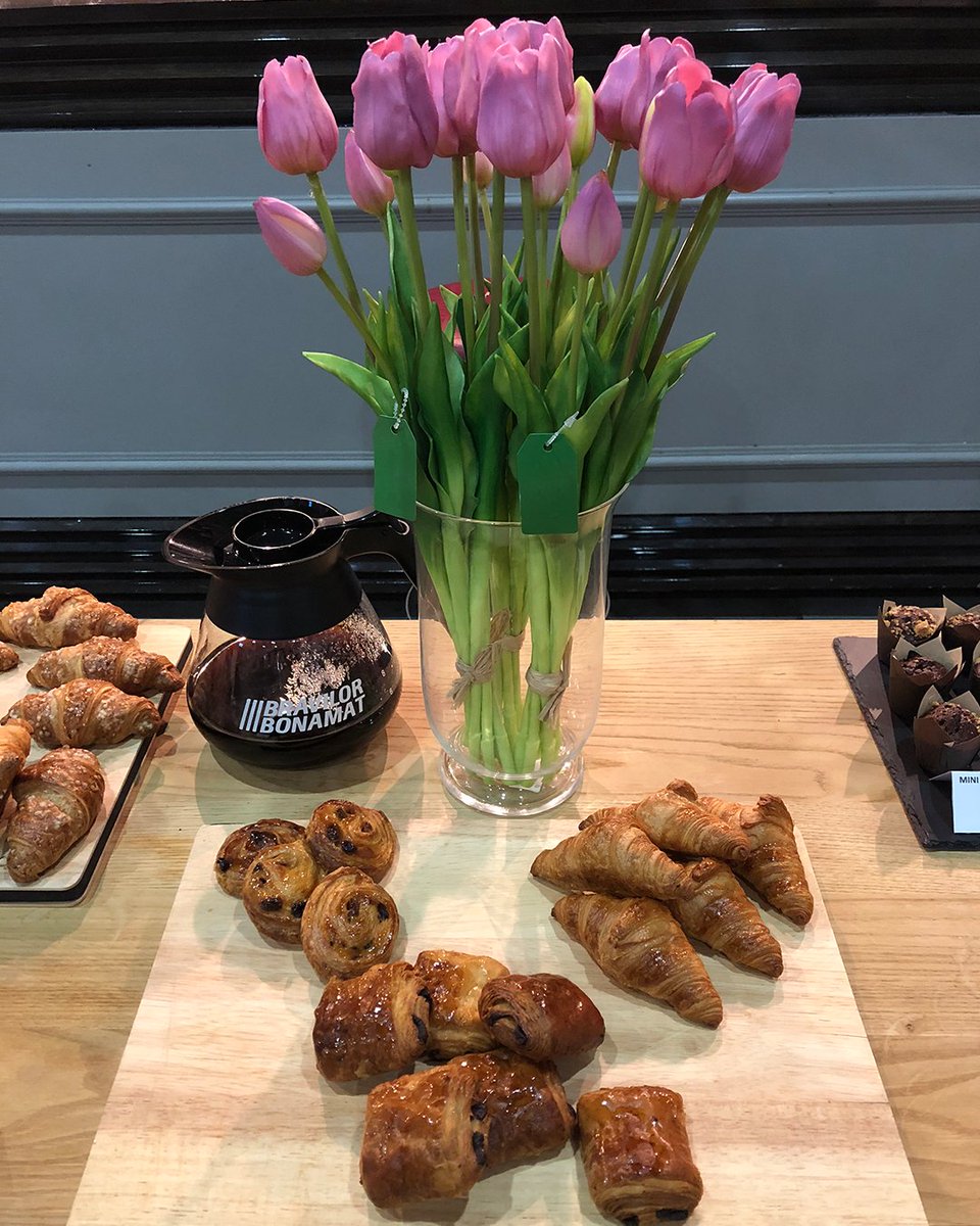 bravilorbonamat's tweet photo. Happy international coffee day! 🥳

Celebrate international coffee day with a delicious cup of Bravilor Bonamat coffee. ☕

#internationalcoffeeday #celebrate #coffee #coffeetime #breakfast #flowers #BravilorBonamat https://t.co/0fQddnN8E5