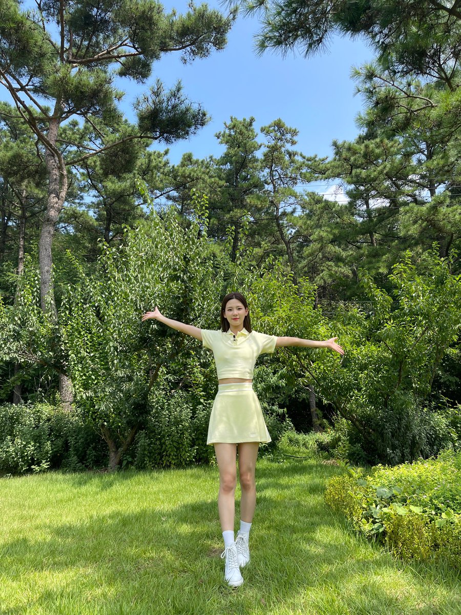 cignature_J9's tweet photo. 화창한 셀셀이🌟 10월도 화이팅하쟈앙💓 #셀린짹짹

#시그니처 #cignature #셀린 #Seline https://t.co/mlLzerphv5