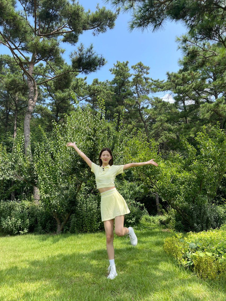 cignature_J9's tweet photo. 화창한 셀셀이🌟 10월도 화이팅하쟈앙💓 #셀린짹짹

#시그니처 #cignature #셀린 #Seline https://t.co/mlLzerphv5