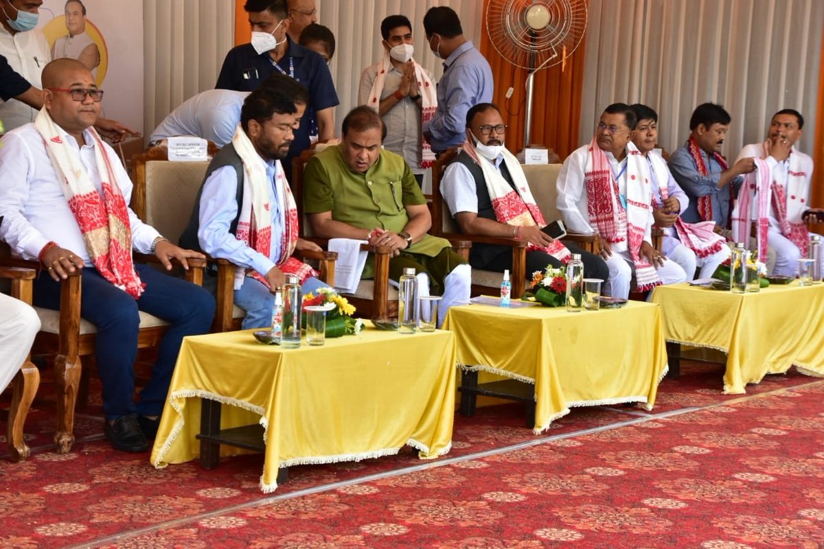 himantabiswa's tweet photo. Laid the foundation stone of 938 m-long flyover, to be constructed under SOPD (G) 2019-20. It will link Convoy Road, #Dibrugarh to NH-37.
The Rs 49.21 cr project will ensure smooth transportation facilities in the district. It'll be completed within 2.5 yrs.
#AssamPWD https://t.co/M9SjcpuEud