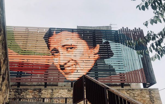 turisme_gi's tweet photo. Bon dia! Ja heu fet algun itinerari cultural de l’app #DescobrintGirona?  Avui us proposem el  d’#arturba Milestone, pels murals pintats al Barri Vell en el marc del festival @milestonegirona. Us sorprendran! 
#girona #gironaemociona #DescobrintGirona #arturba  📸@elisabetdon https://t.co/O3kT3qDM3S