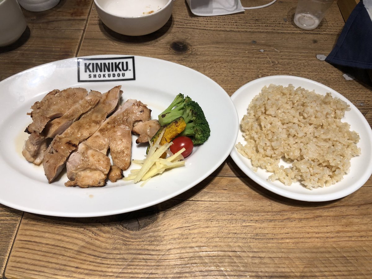 TropeHelio's tweet photo. こんにち��😃　サムモンです！！

今日は2回目のワクチン打ちに行きました！！

そのついでに前から気になっていた筋肉食堂行ってきました！！

ウェルカムプロテイン撮ったけどめっちゃぶれとる笑 https://t.co/RE0iNf60td