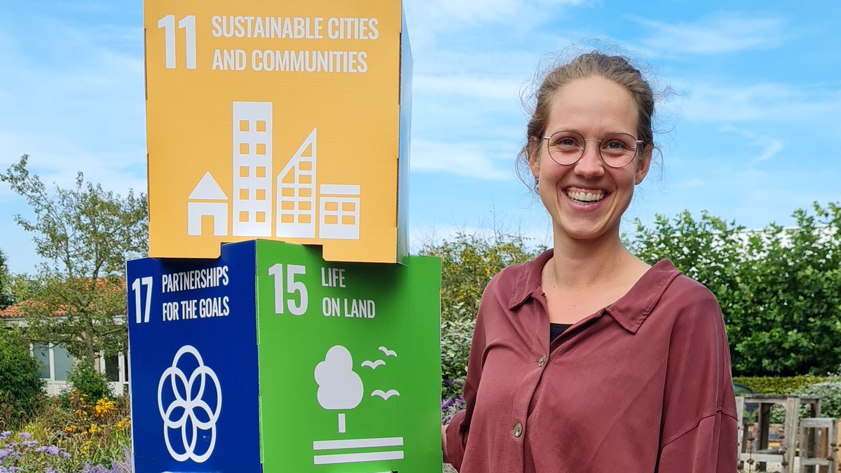 Maak kennis met Aletta Martens, duurzaamheidscoördinator bij HOEK. "Het aanjagen van de Sustainable Development Goals (SDG's) en het zichtbaar maken van duurzaamheid  is echt een feestje! 
Lees het hele interview: buff.ly/2Ye6PpT
#duurzaamheid #SDG #duurzamedoelen #HOEK