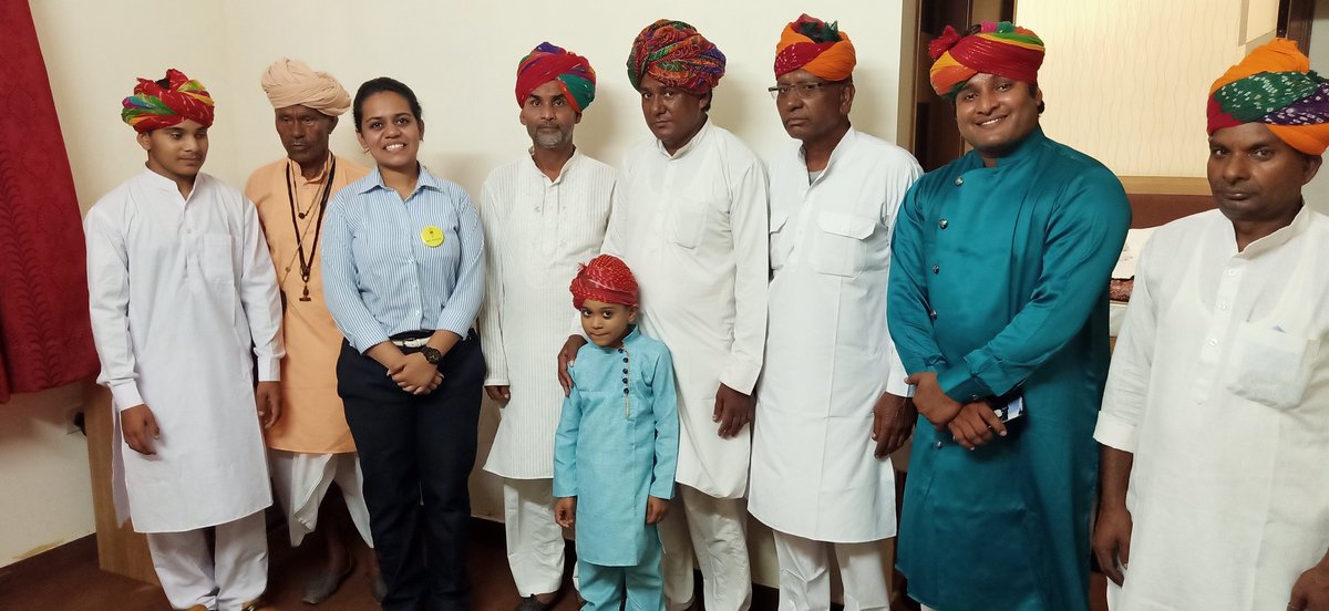 SMJaipur's tweet photo. #YusufKhan and His team (Bhapang Artist) with our State Co-ordinator @MauliSharmaa

1.Yusuf khan - Bhapang
2. Aman - Bhapang
3.Kamrudeen - Harmonium
4.Subhrati - Dholak
5.Asru - Singer
6.Anwar - Singer
7.Babulal - Jogiya Sarangi https://t.co/NBrKTcgTBb