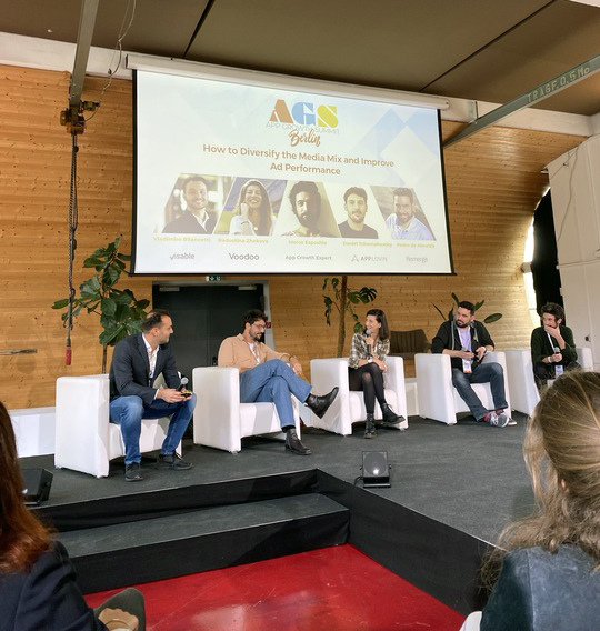 Inside LOVOO tweet media