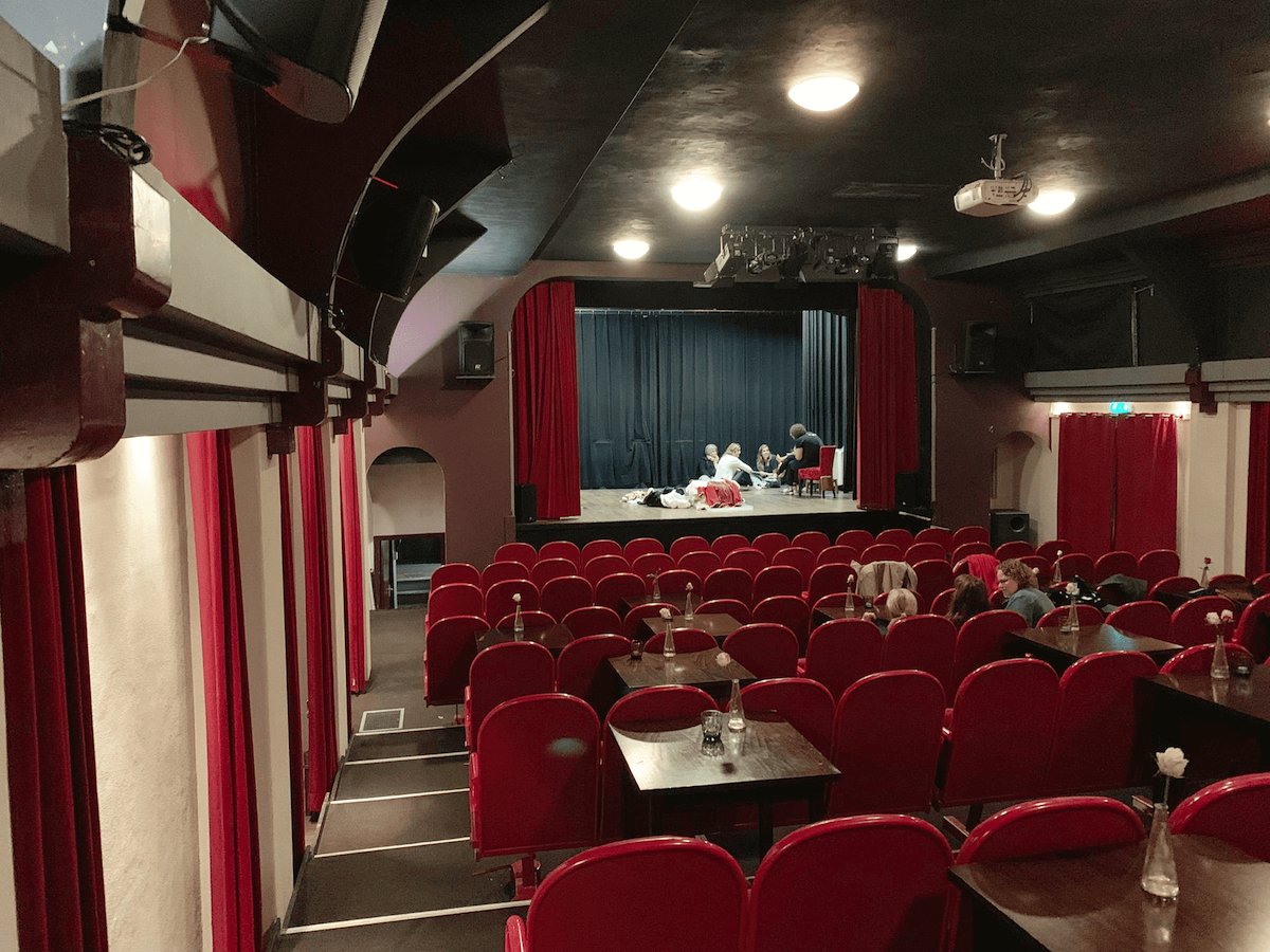 jochanan's tweet photo. De mensen van de zorg- en welzijnsorganisatie ‘Stichting Binding Wijk bij Duurstede’ wilden een leerzame en ontspannen teamdag.

En dát is gelukt: Deelnemers lachten hard en veel, droegen theatraal voor, lees het:

https://t.co/K4Ijd0jUJ2 https://t.co/LDDxnPVkZc