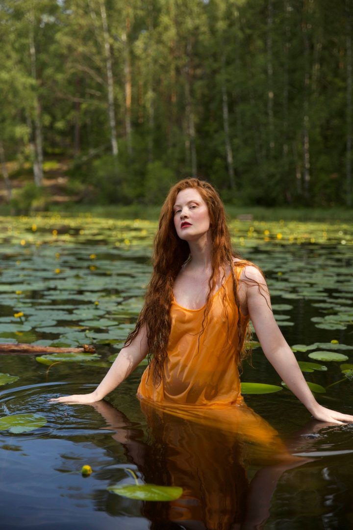 tmradicalist's tweet image. List Pick: Norwegian-Swiss artist @ThisIsRedMoon has dropped the live video of her new track, ‘Emotional’.
themostradicalist.com/article/list-p…