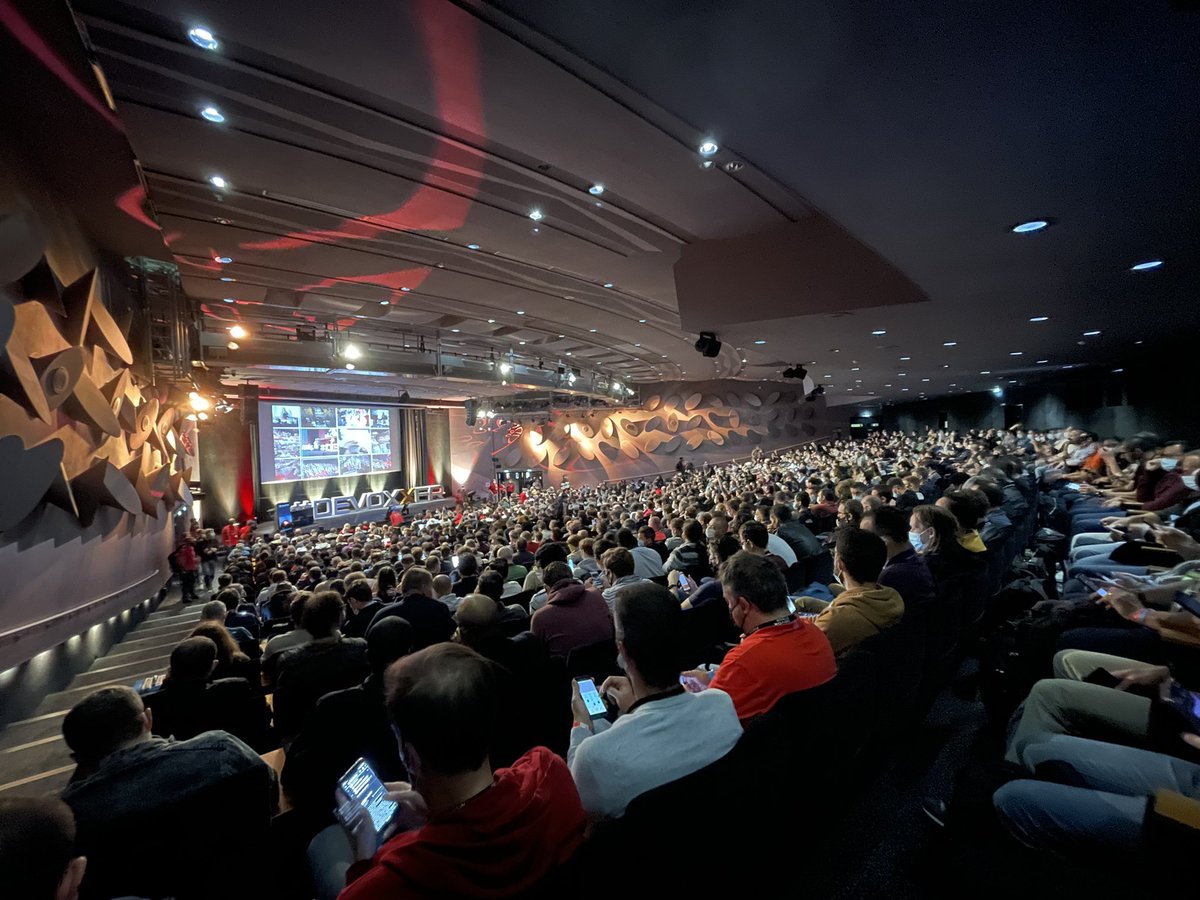 maximz101's tweet photo. Dernier jour.
 #DevoxxFR https://t.co/7u8FyWE2Os