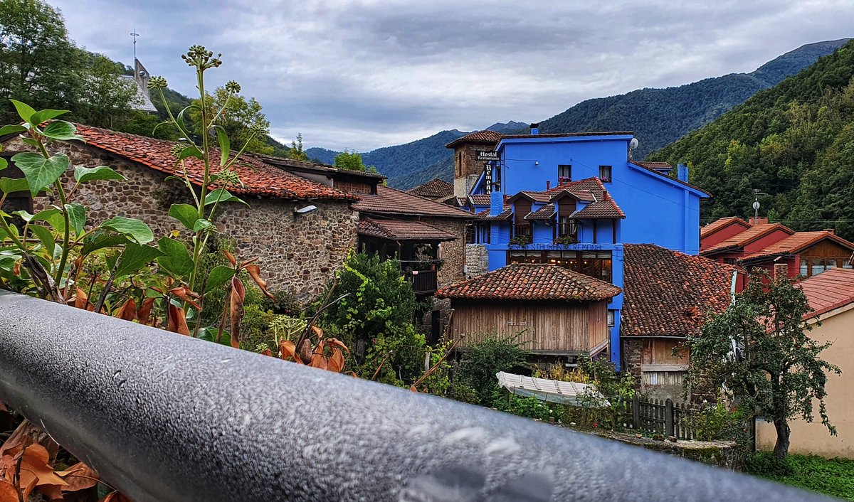Hostalremona's tweet photo. #BuenosDiasATodos
Abrimos nuestras #VentanasdeCantabria para ver la #Meteorología en:
📹👉 https://t.co/T13l6TybLf 📡
Hoy #Viernes primer día del mes de #Octubre con el cielo cubierto de ☁ pero sin nada de frío.
Desde el #HostalRemoña os deseamos #happyfr #FF_Specialツ https://t.co/hWCn74f86l