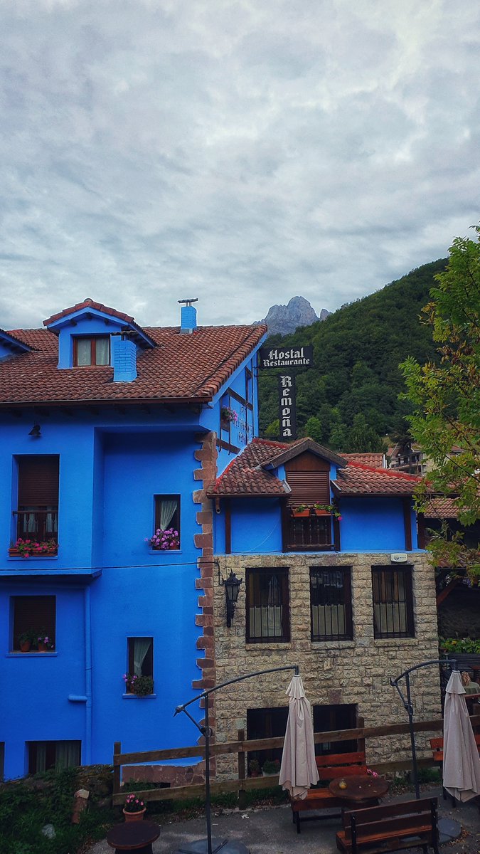 Hostalremona's tweet photo. #BuenosDiasATodos
Abrimos nuestras #VentanasdeCantabria para ver la #Meteorología en:
📹👉 https://t.co/T13l6TybLf 📡
Hoy #Viernes primer día del mes de #Octubre con el cielo cubierto de ☁ pero sin nada de frío.
Desde el #HostalRemoña os deseamos #happyfr #FF_Specialツ https://t.co/hWCn74f86l