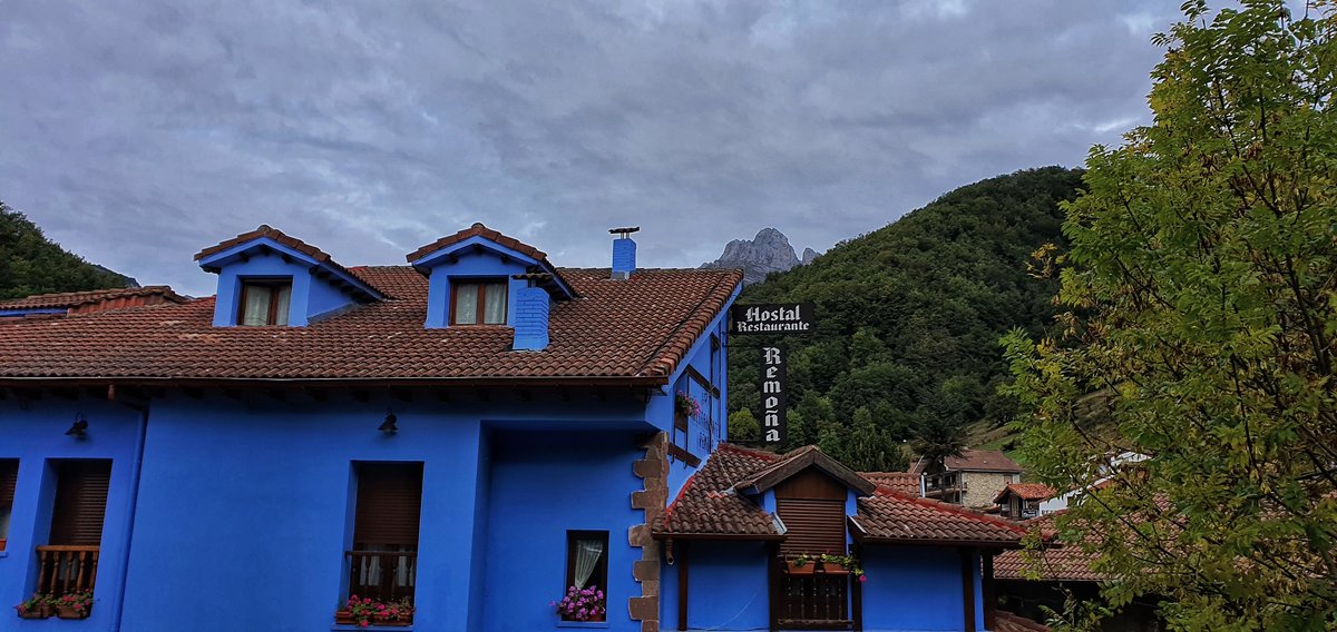 Hostalremona's tweet photo. #BuenosDiasATodos
Abrimos nuestras #VentanasdeCantabria para ver la #Meteorología en:
📹👉 https://t.co/T13l6TybLf 📡
Hoy #Viernes primer día del mes de #Octubre con el cielo cubierto de ☁ pero sin nada de frío.
Desde el #HostalRemoña os deseamos #happyfr #FF_Specialツ https://t.co/hWCn74f86l