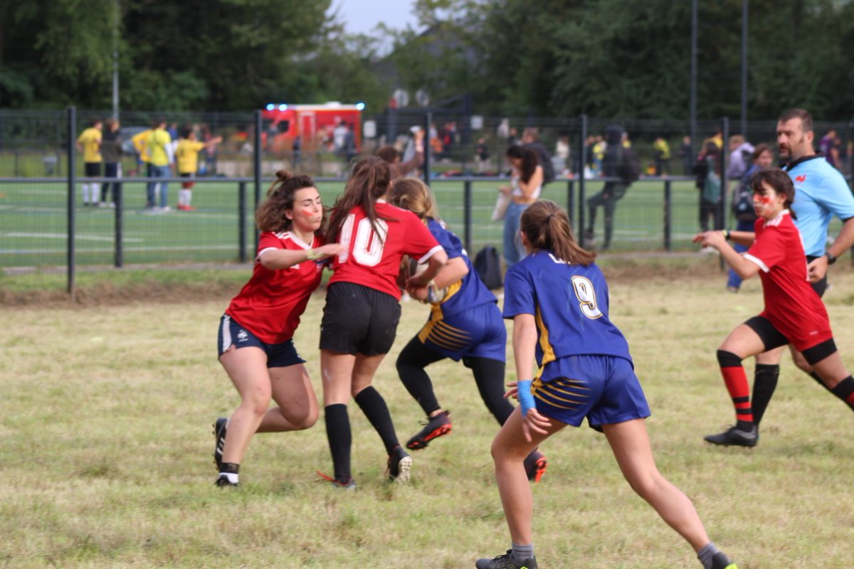 CandidatsIeseg's tweet photo. Retour sur le #T5B, un évènement sportif organisé par @Centralelille fin Septembre !

🎉 Félicitations aux équipes féminines de rugby, de football, à l'équipe masculine de handball ainsi qu'aux pompom girls pour leur première place 🎉https://t.co/42CnPmd2qL