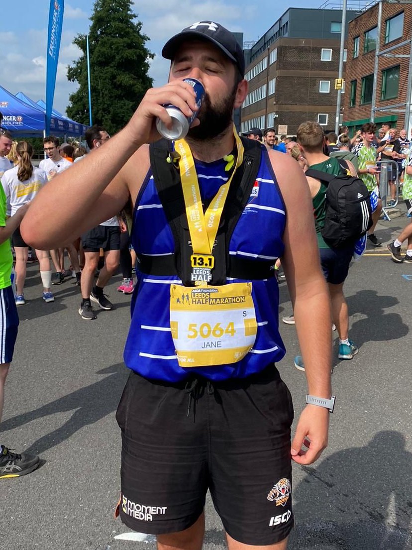 UniversityRL's tweet photo. Marathon Man 🏴
England Students Head Coach @conormeese is running the @LondonMarathon on Sunday. Conor is on of the @TheRFL runners running for @RLCares
💰If you want to sponsor https://t.co/fI5hDeQ9eE
#EngStudentsRL
#LondonMarathon https://t.co/WnF25aXPPg
