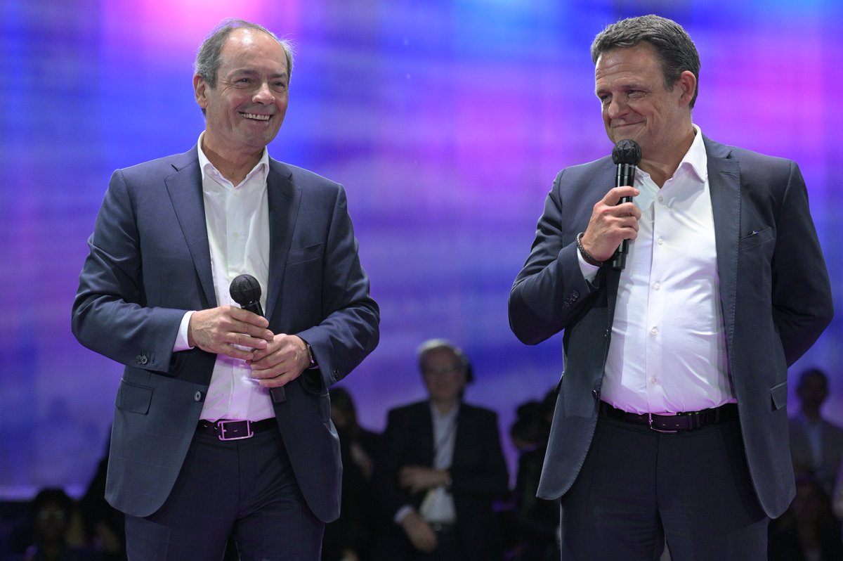 LA_RDE_camatch's tweet photo. #ODE21 Retour en photos sur la journée du 23 septembre 🧭

✔️ Le lancement de la journée par Gilles Courteix, Président du @medeflyonrhone et son hommage à @LFIARD 

✔️ La keynote d'ouverture de @patrick01martin  Martin, Président Délégué du @medef https://t.co/sjE5vEbMEO